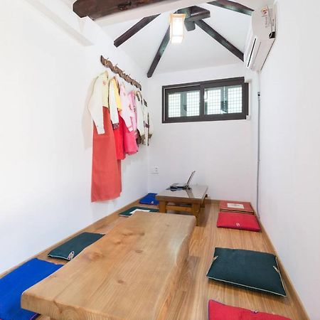 Bibimbap Hanok Guesthouse Insadong Сеул Екстер'єр фото
