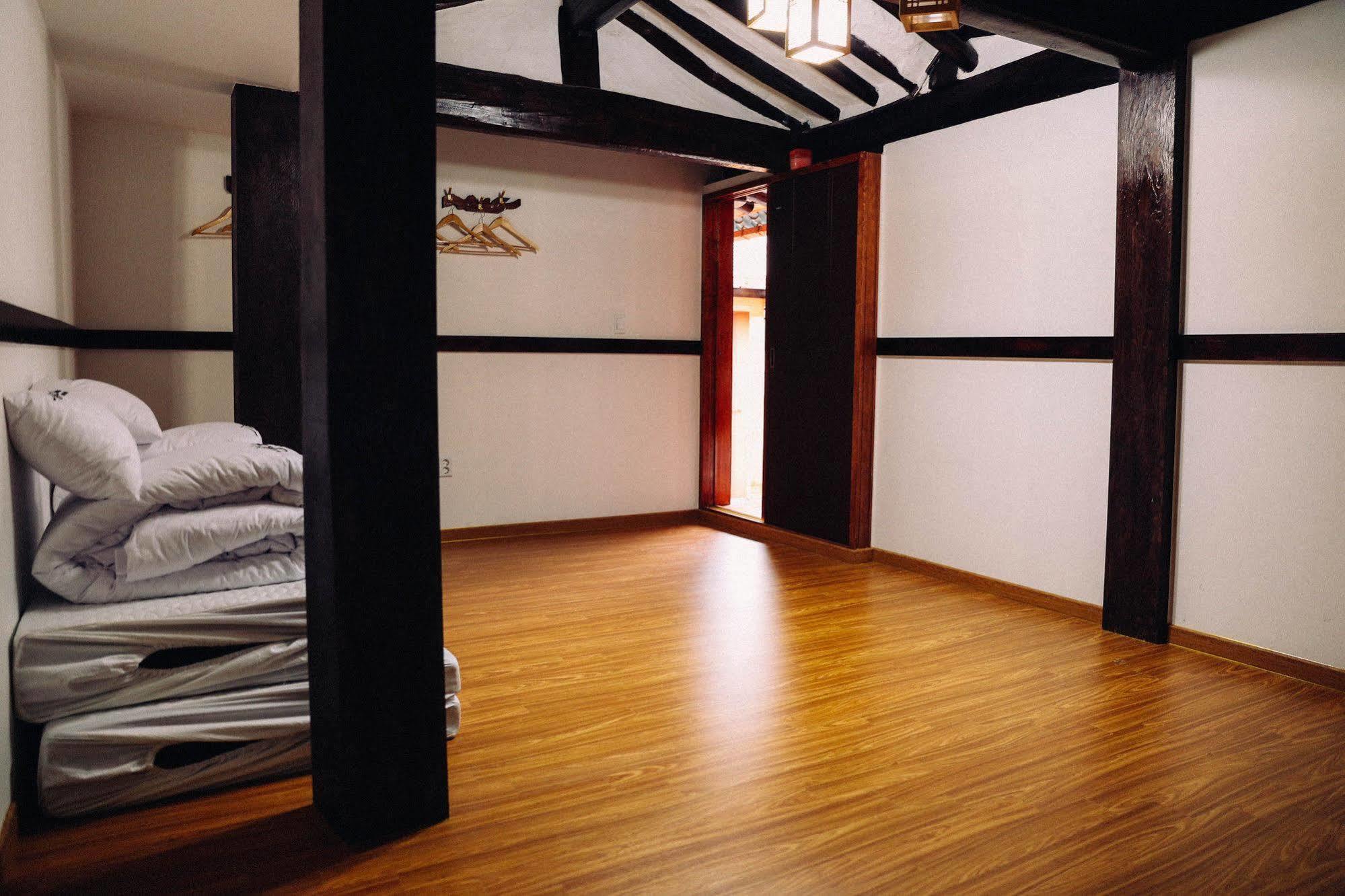 Bibimbap Hanok Guesthouse Insadong Сеул Екстер'єр фото