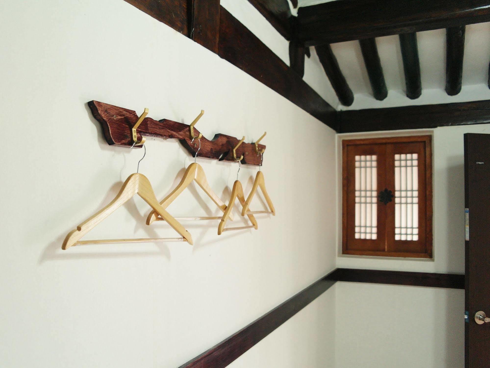 Bibimbap Hanok Guesthouse Insadong Сеул Екстер'єр фото
