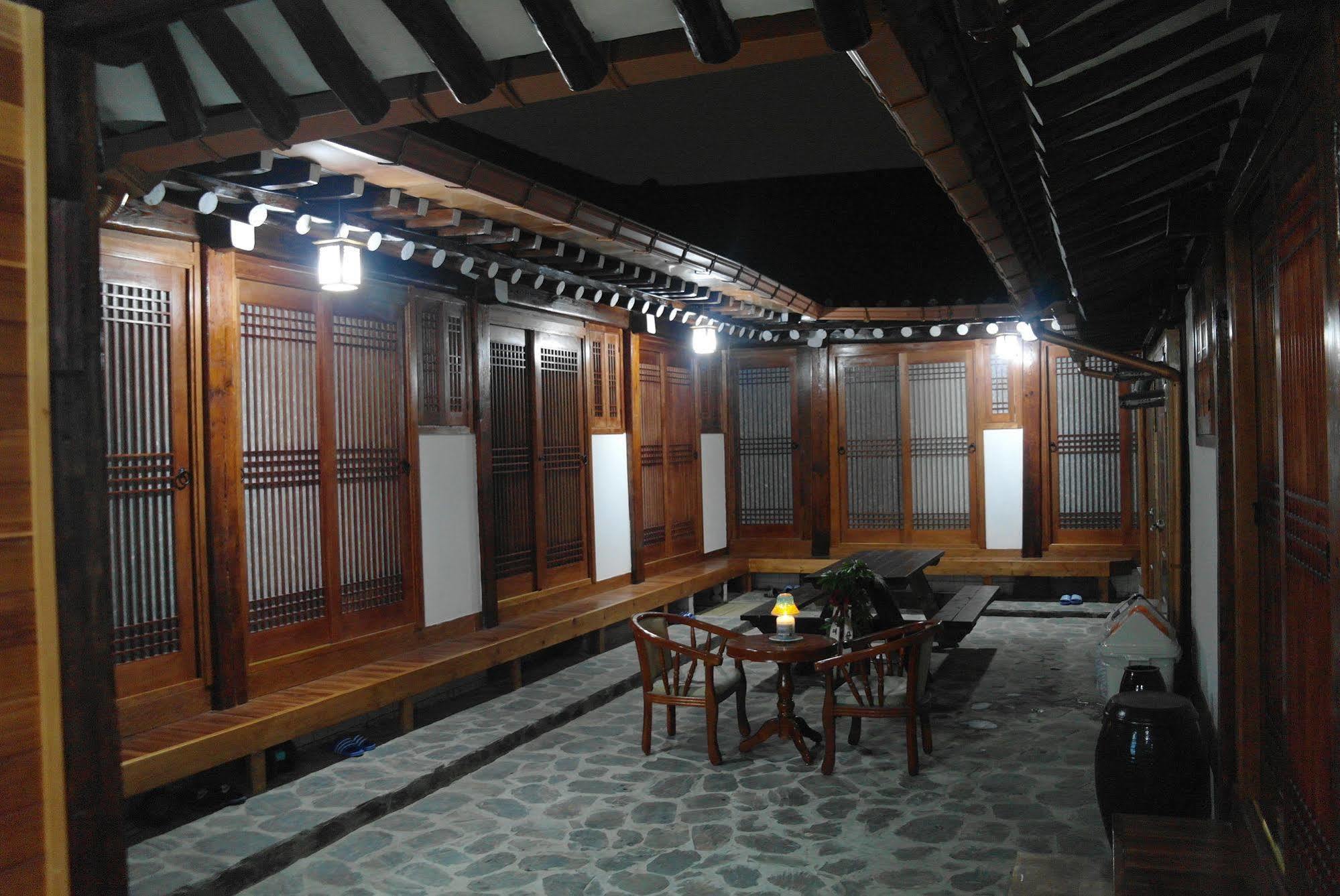 Bibimbap Hanok Guesthouse Insadong Сеул Екстер'єр фото