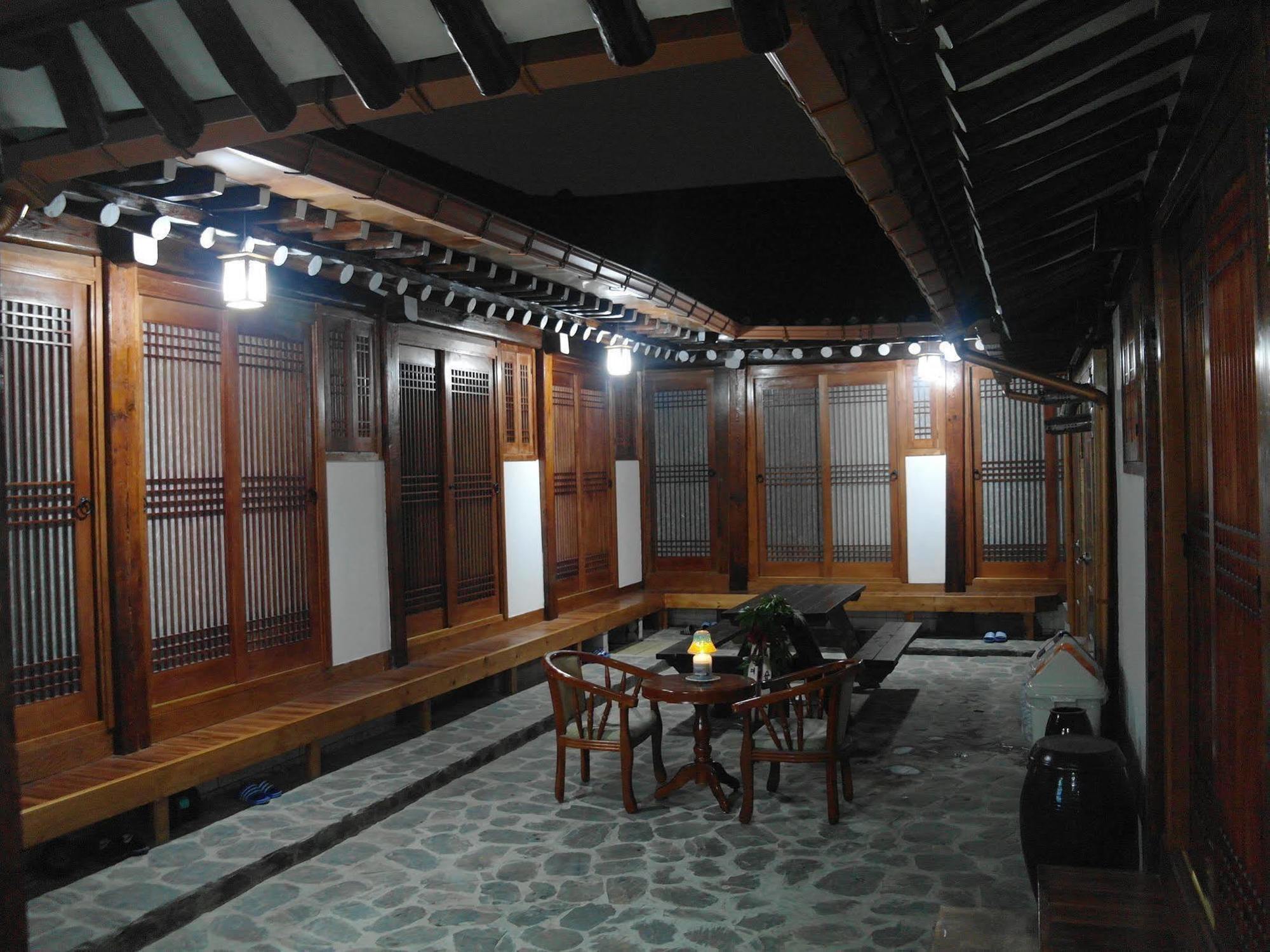 Bibimbap Hanok Guesthouse Insadong Сеул Екстер'єр фото